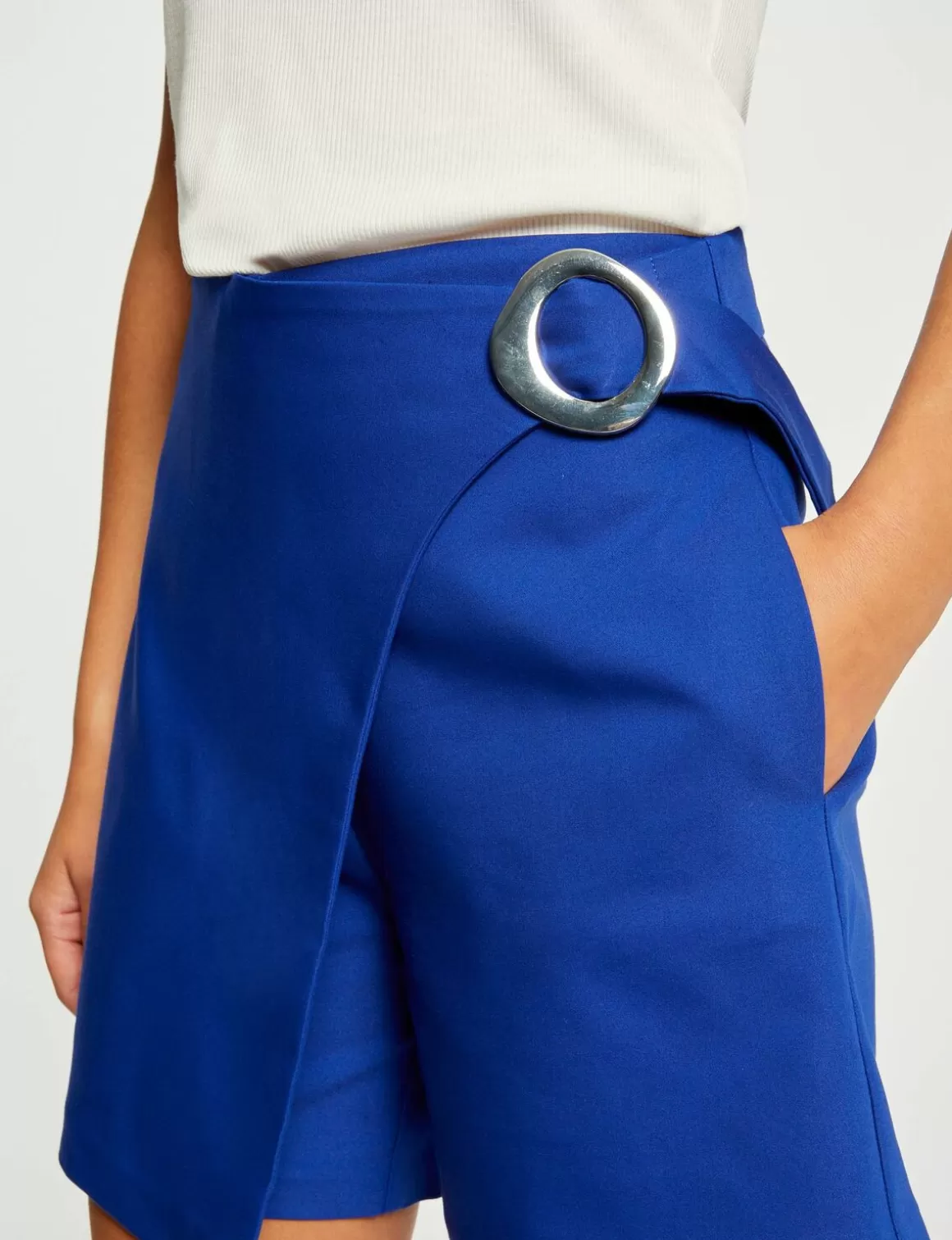 Morgan Ensembles Et Tailleurs>Jupe-Short Droite Avec Boucle Bleu Electrique Femme | Bleu_Electrique